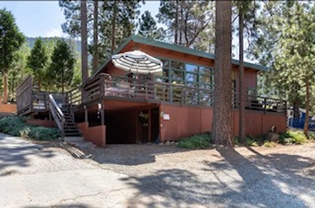 55295 S Circle Dr in Idyllwild, CA - Building Photo