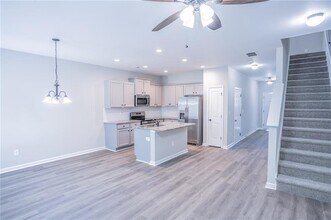 6106 Oak Bend Ct in Riverdale, GA - Building Photo - Building Photo