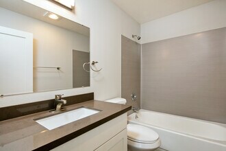 4900 Fremont Ave N in Seattle, WA - Building Photo - Building Photo