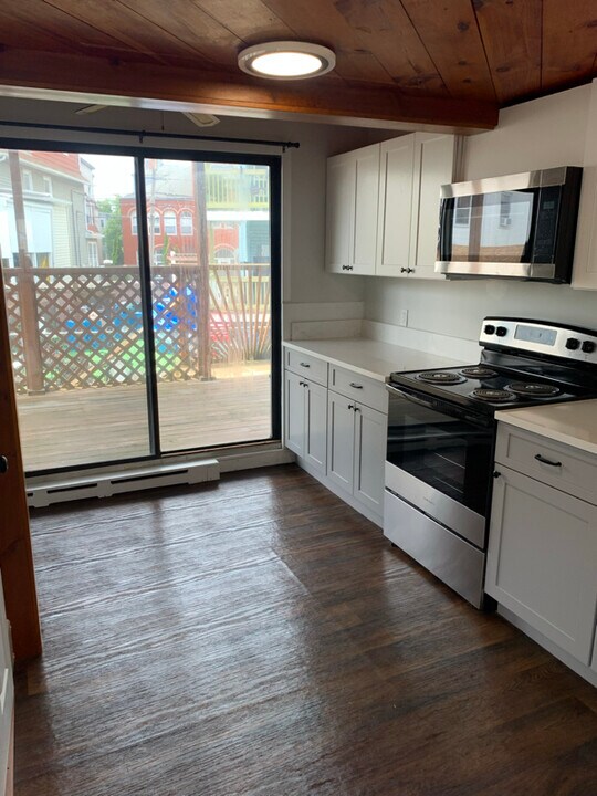 124 Johnson St in Lynn, MA - Building Photo