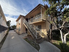 330 E Fairview Ave, Unit 4 in Glendale, CA - Foto de edificio - Building Photo