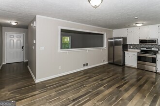 6702 Londonderry Dr in Morrow, GA - Foto de edificio - Building Photo