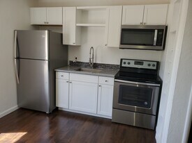 Hedges Plaza in Fresno, CA - Building Photo