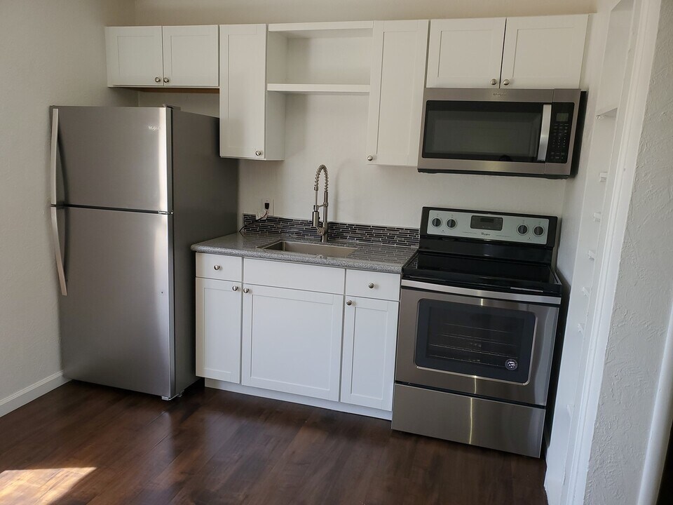 Hedges Plaza in Fresno, CA - Foto de edificio