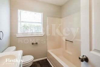 706 E Humble St in Baytown, TX - Foto de edificio - Building Photo