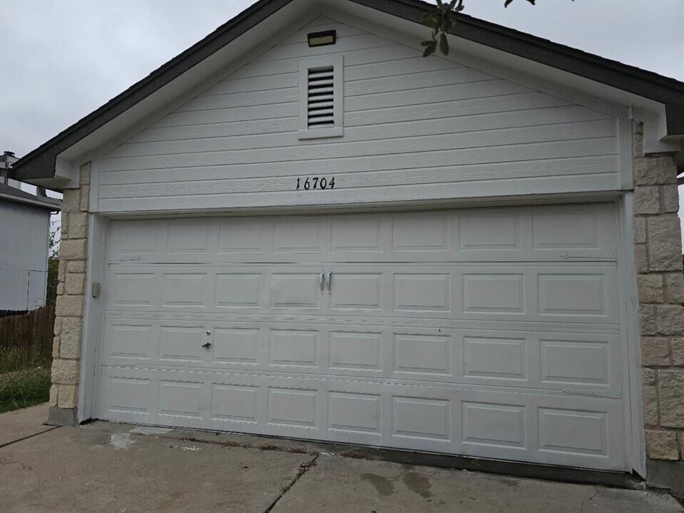 16704 Trevin Cove in Manor, TX - Building Photo