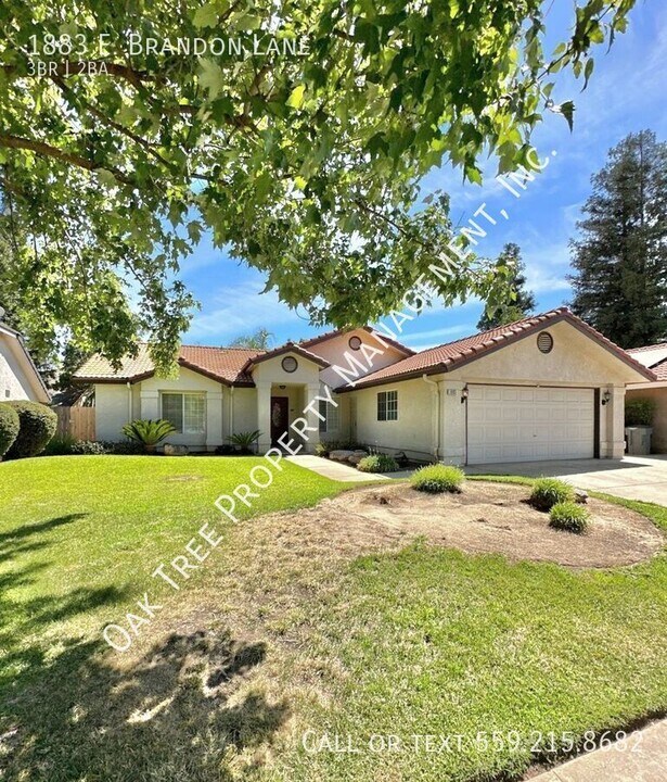 1883 E Brandon Ln in Fresno, CA - Foto de edificio