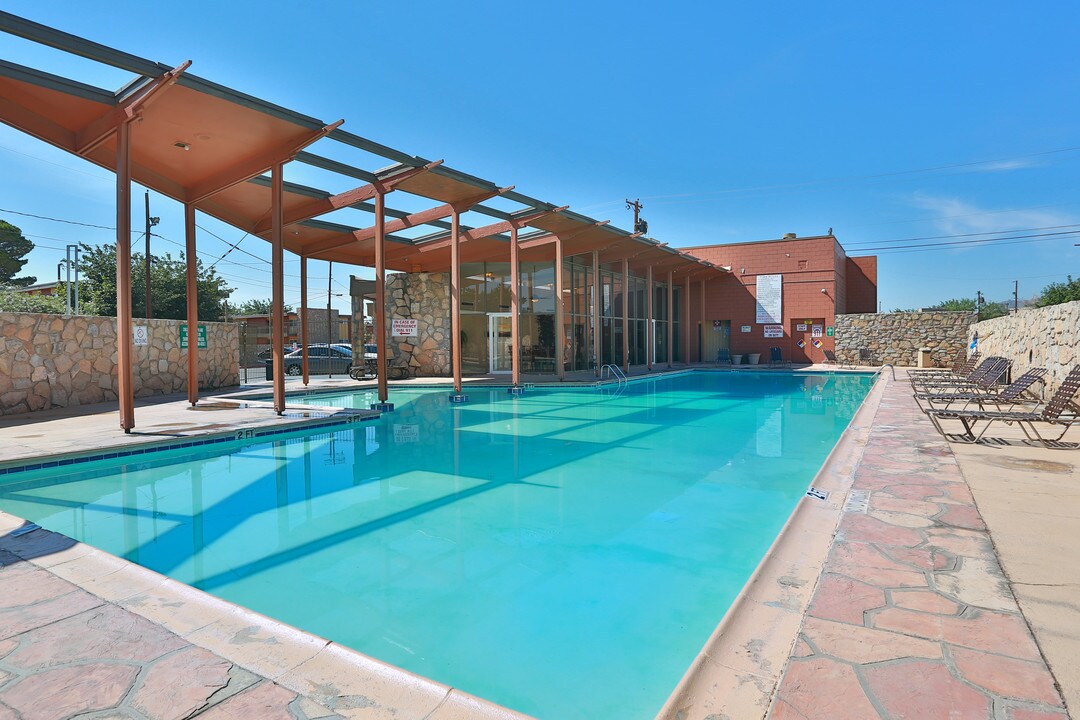 Agave Courtyard in El Paso, TX - Building Photo