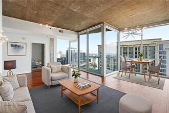 3324 Peachtree Rd NE in Atlanta, GA - Building Photo - Building Photo