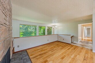 222 Olympic Way in Kent, WA - Building Photo - Building Photo