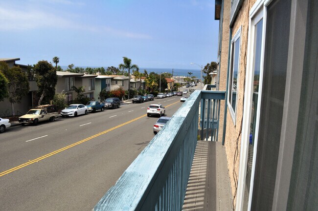 637 Manhattan Beach Blvd in Manhattan Beach, CA - Building Photo - Building Photo