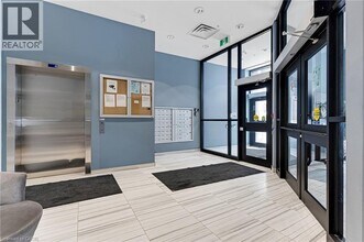 195 Commonwealth St in Kitchener, ON - Building Photo - Building Photo