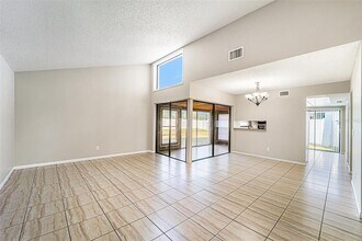 10315 Fernbrook Ln in Tampa, FL - Building Photo - Building Photo