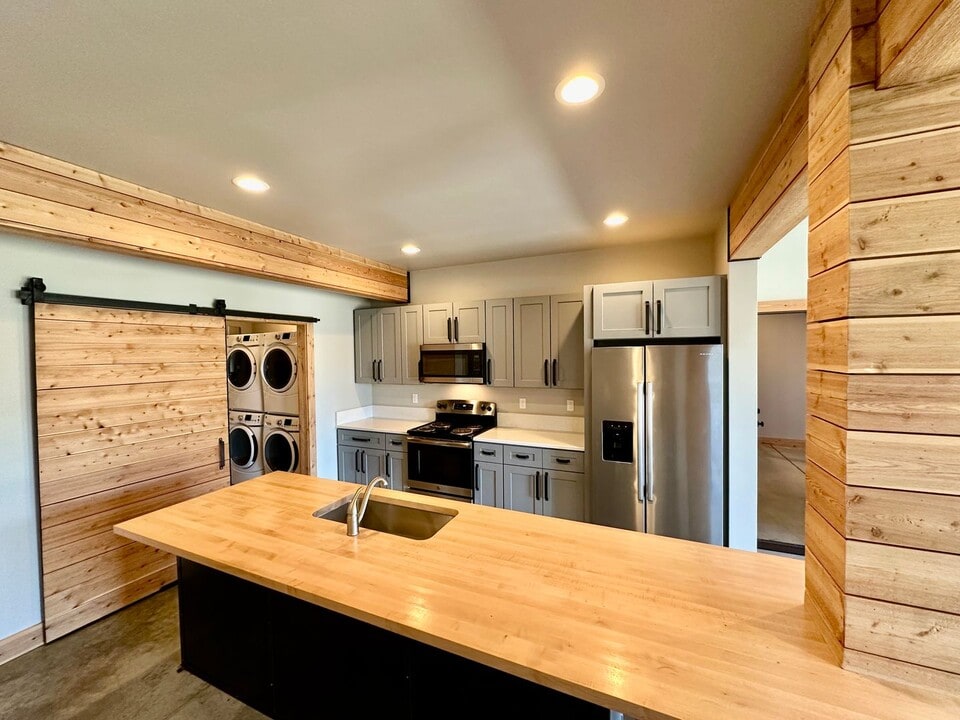 121 E 26th Ave in Ellensburg, WA - Building Photo
