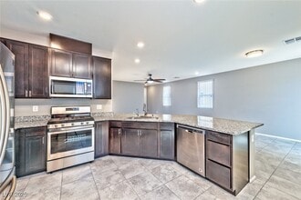 7975 Jaspence St in Las Vegas, NV - Building Photo - Building Photo