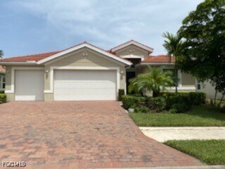 3061 Sunset Pointe Cir in Cape Coral, FL - Building Photo