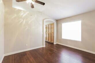 7021 Overhill Ave in Las Vegas, NV - Building Photo - Building Photo
