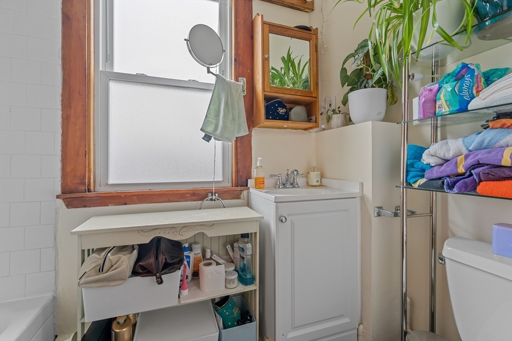 464 Somerville Ave, Unit 6 in Somerville, MA - Building Photo