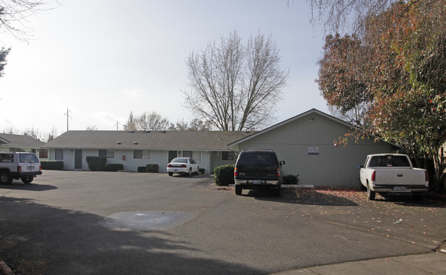 Ballad Towne in Forest Grove, OR - Foto de edificio - Building Photo