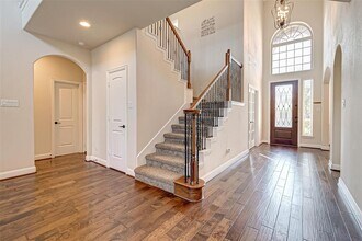 9915 St Romain Dr in Katy, TX - Foto de edificio - Building Photo