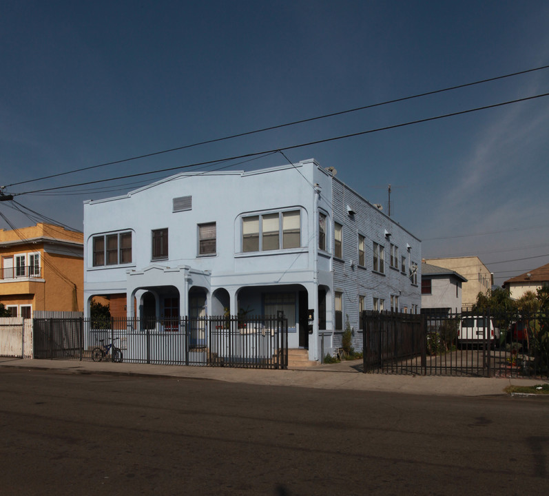 137-143 E 27th St in Los Angeles, CA - Building Photo