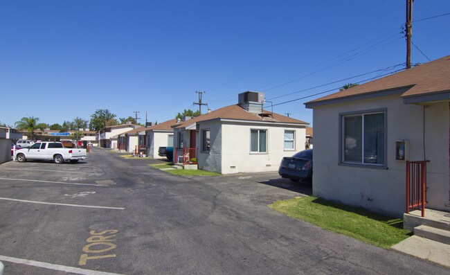 Oleander Gardens in Bakersfield, CA - Foto de edificio - Building Photo