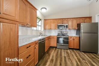 1226 Treetop Village Dr in Ballwin, MO - Foto de edificio - Building Photo