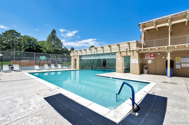 7335 E Quincy Ave in Denver, CO - Foto de edificio - Building Photo