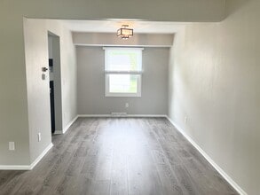 15120 W Kingsway Dr in New Berlin, WI - Building Photo - Building Photo