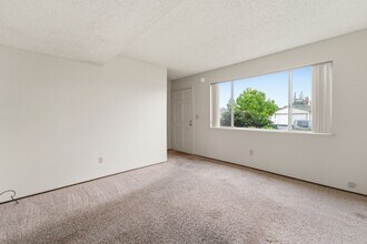 1316-1318 Val Dr in Marysville, CA - Building Photo - Building Photo