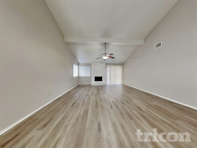 11118 Nepau Dr in Stafford, TX - Foto de edificio - Building Photo