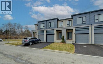 29 Oak Frst Cmn in Cambridge, ON - Building Photo - Building Photo