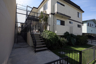 4816 Rosewood Ave in Los Angeles, CA - Building Photo - Building Photo