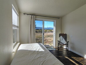 13060 Eld Ln in Donnelly, ID - Foto de edificio - Building Photo