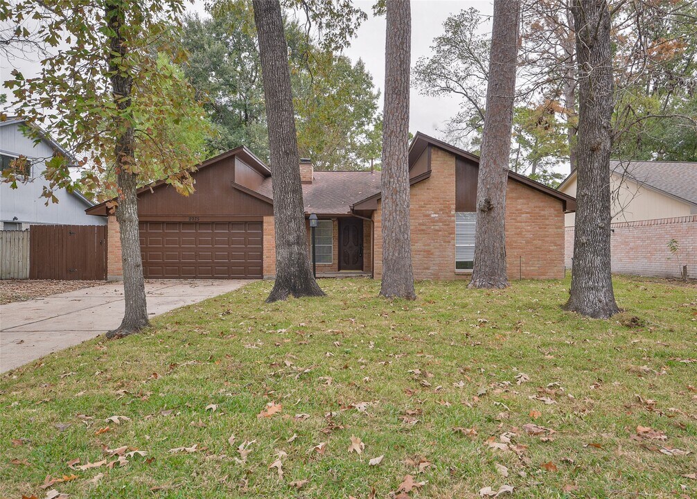 2075 Little Cedar Dr in Humble, TX - Building Photo