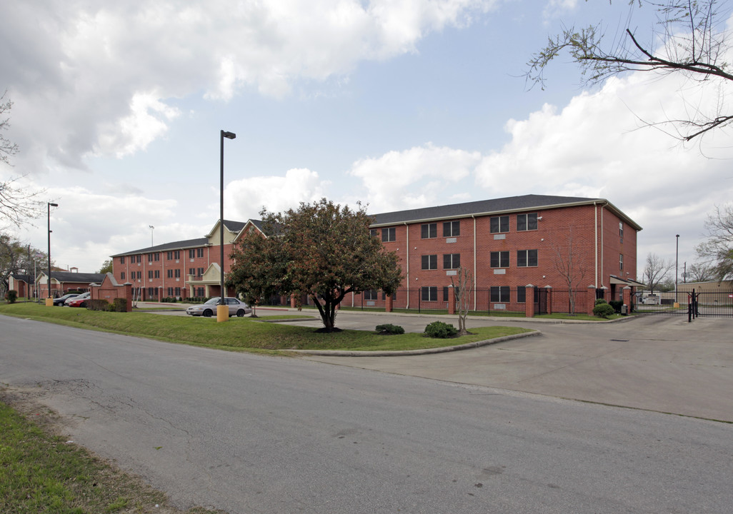 Pecan Grove Manor Apartments in Houston, TX - Building Photo