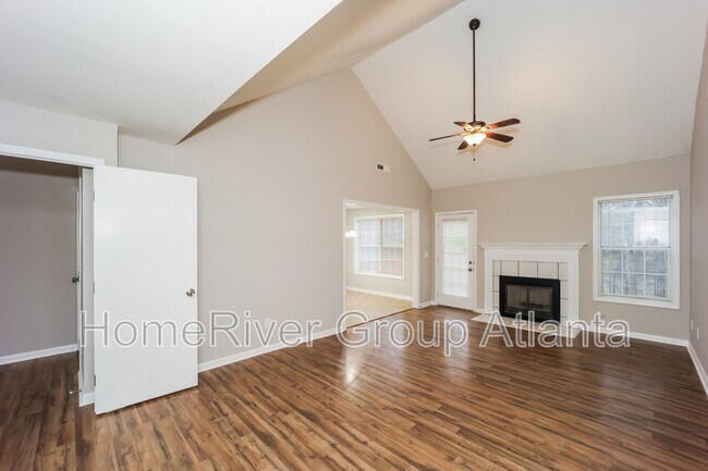 2175 Lake Royale Dr in Riverdale, GA - Building Photo - Building Photo