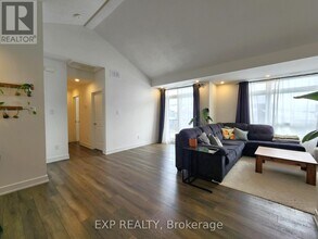 380 Rolling Meadow Crescent in Ottawa, ON - Building Photo - Building Photo