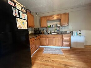 8 Homer Sq, Unit 2 in Somerville, MA - Foto de edificio - Building Photo