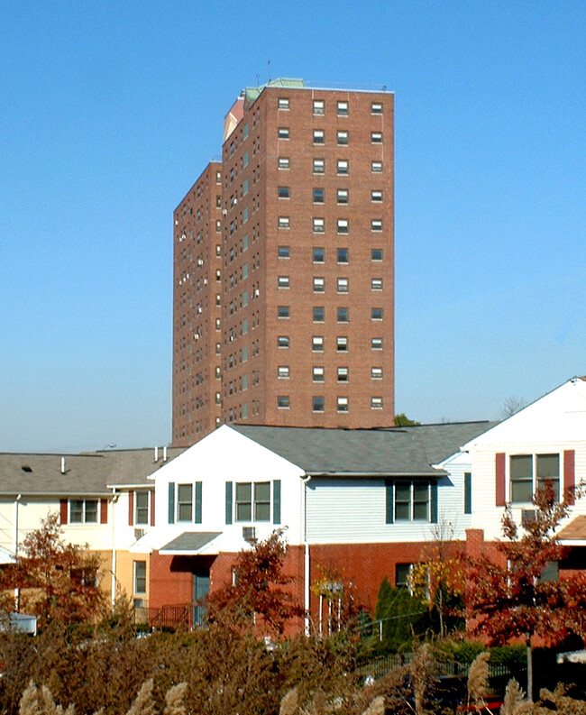 Curries Woods in Jersey City, NJ - Foto de edificio - Building Photo