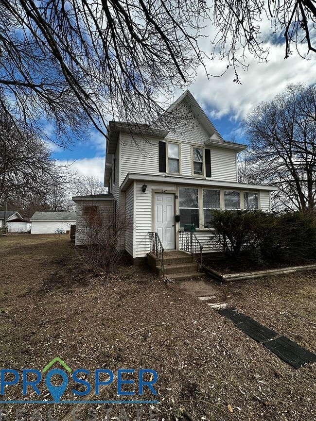 647 Woodward Ave in Chippewa Falls, WI - Building Photo - Building Photo