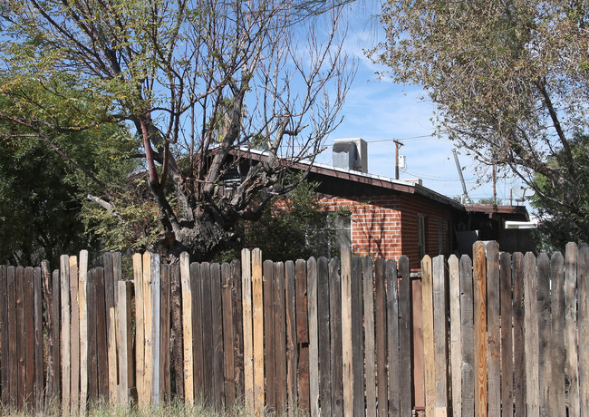 Duplex in Tucson, AZ - Building Photo - Building Photo