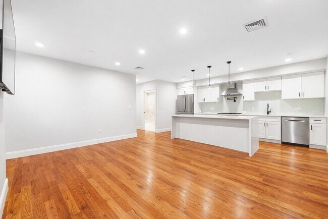 113-115 Falcon St in Boston, MA - Building Photo - Building Photo