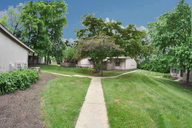 Scioto Fairway Woods Apartments in Columbus, OH - Building Photo - Building Photo