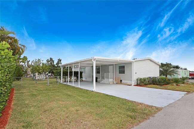 19800 SW 180th Ave in Miami, FL - Building Photo - Building Photo