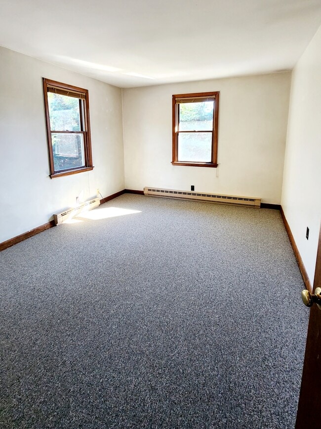 269 E Main St, Unit A in Yarmouth, ME - Building Photo - Building Photo