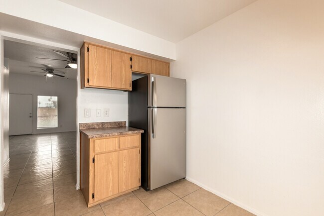 6050 W Oregon Ave in Glendale, AZ - Building Photo - Building Photo