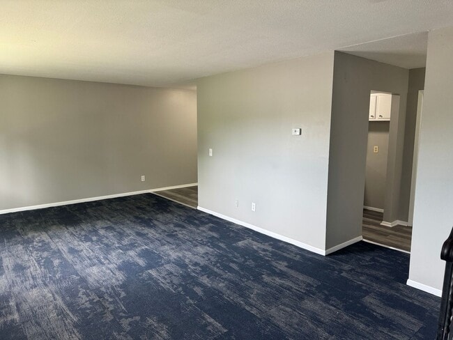 property at 1315 N Dowling Ave