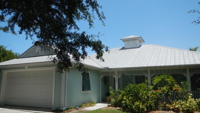9122 SE Pomona St in Hobe Sound, FL - Building Photo - Building Photo