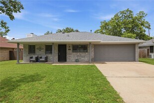 3821 Brighton Dr in Bryan, TX - Building Photo